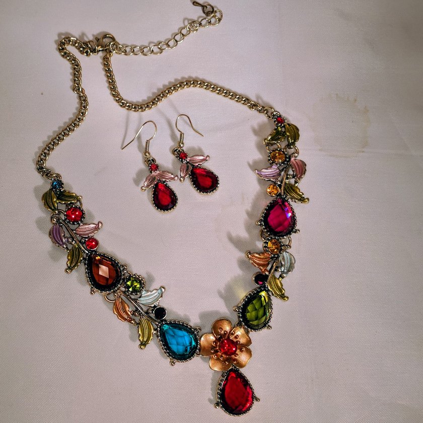 Multi Color Crystal Necklace With Flower